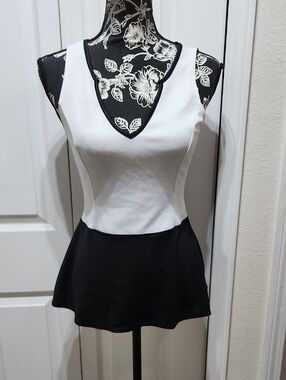2b Black & White Sleeveless Peplum Top With Studded Open Back S